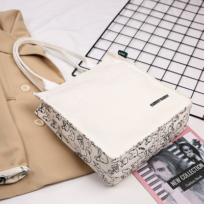 Γυναικεία καθημερινή τσάντα με επιγραφή και φερμουάρ