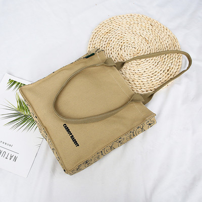 Γυναικεία καθημερινή τσάντα με επιγραφή και φερμουάρ