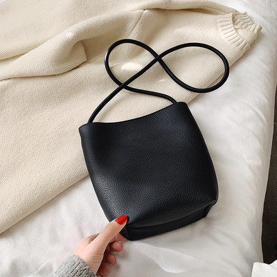 Γυναικεία τσάντα οικολογική δερμάτινη κλασικό μοντέλο με μακριά λαβή