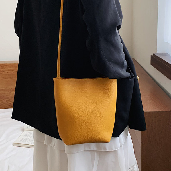 Γυναικεία τσάντα οικολογική δερμάτινη κλασικό μοντέλο με μακριά λαβή