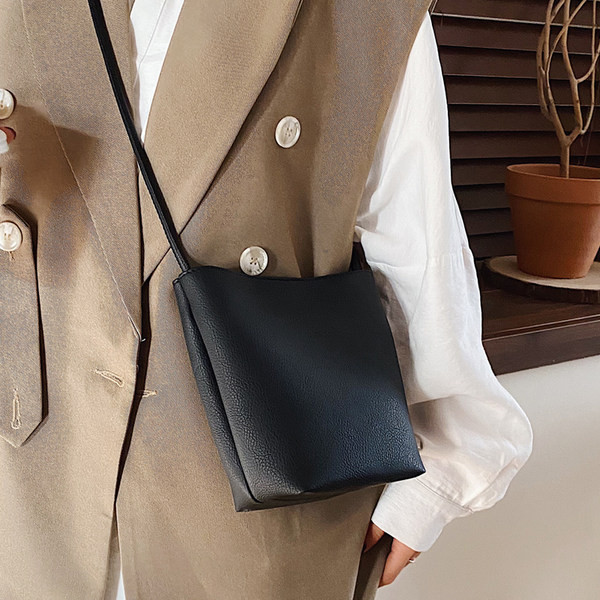 Γυναικεία τσάντα οικολογική δερμάτινη κλασικό μοντέλο με μακριά λαβή