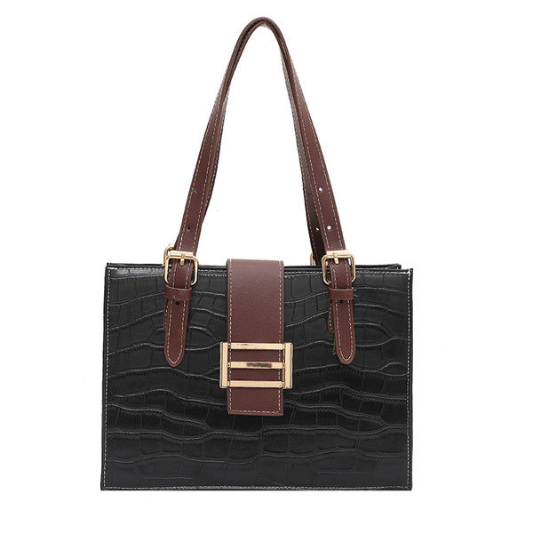 Γυναικεία τσάντα από έκο δέρμα με μεταλλική στερέωση με λαβές