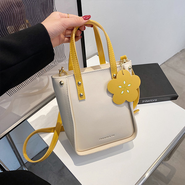 Geanta mica din piele din piele ecologica cu doua manere