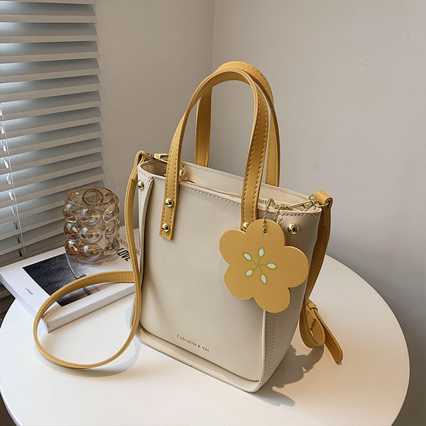 Geanta mica din piele din piele ecologica cu doua manere