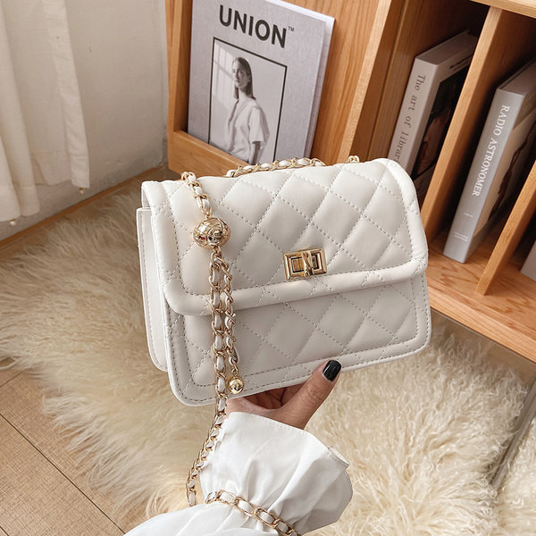 Geanta de dama patrata cu inchidere metalica