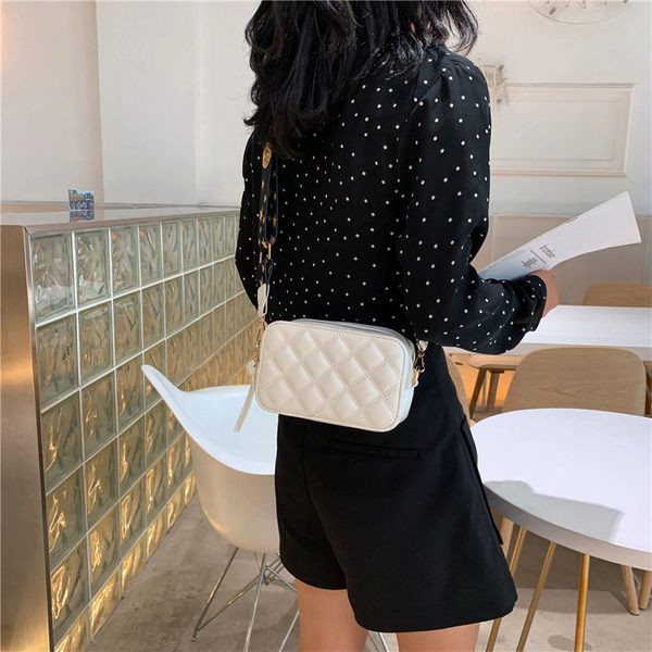 Geanta moderna din piele cu fermoare