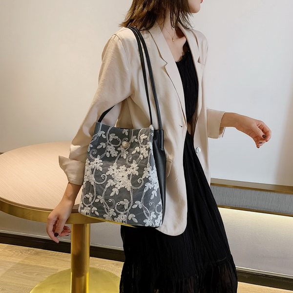 Ikdienas sieviešu soma ar izšuvumu - vairāki modeļi