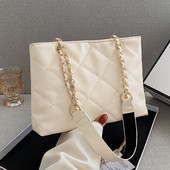 Γυναικεία μοντέρνα τσάντα με δύο λαβές από οικολογικό δέρμα σε τρία χρώματα