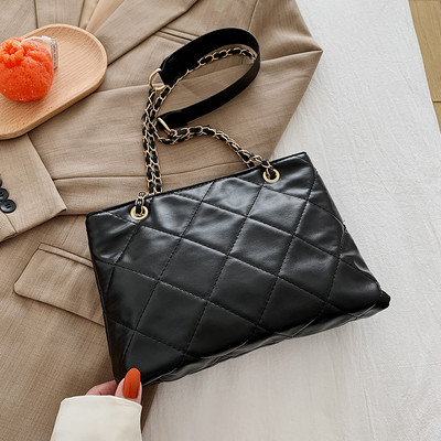 Γυναικεία μοντέρνα τσάντα με δύο λαβές από οικολογικό δέρμα σε τρία χρώματα