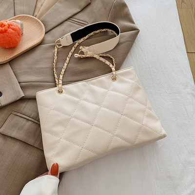 Γυναικεία μοντέρνα τσάντα με δύο λαβές από οικολογικό δέρμα σε τρία χρώματα