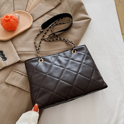 Γυναικεία μοντέρνα τσάντα με δύο λαβές από οικολογικό δέρμα σε τρία χρώματα