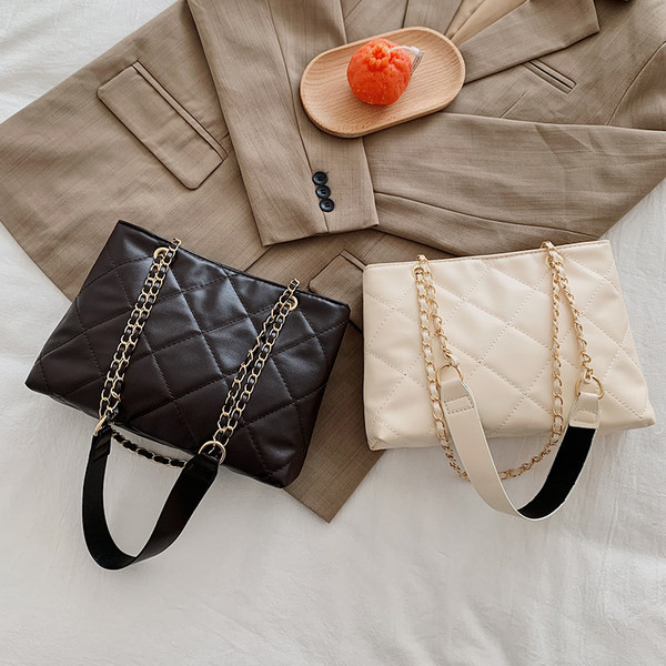 Γυναικεία μοντέρνα τσάντα με δύο λαβές από οικολογικό δέρμα σε τρία χρώματα