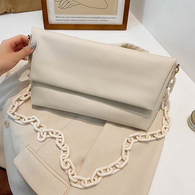 Γυναικεία τσάντα με αλυσίδα σε τέσσερα χρώματα