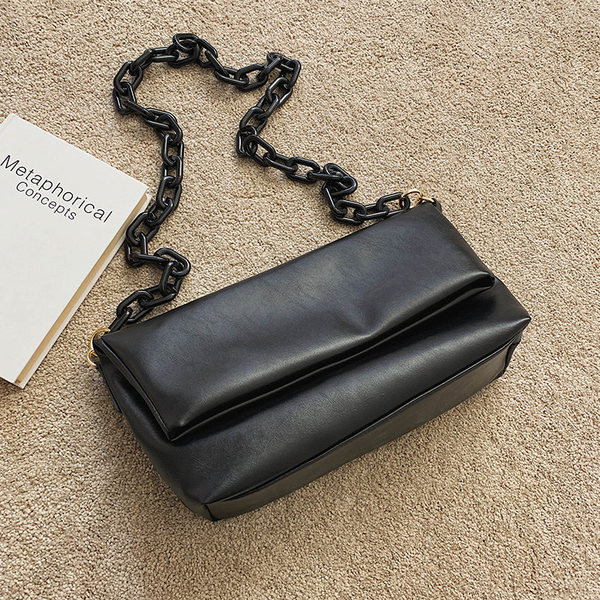 Γυναικεία τσάντα με αλυσίδα σε τέσσερα χρώματα