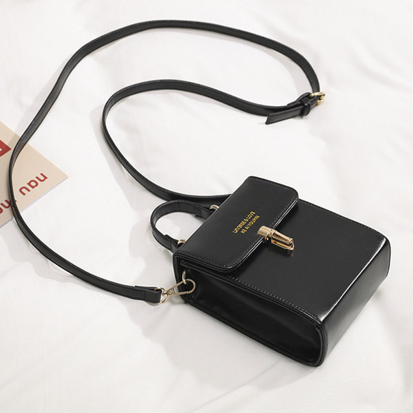 Geanta de dama din piele cu inchidere metalica si doua manere