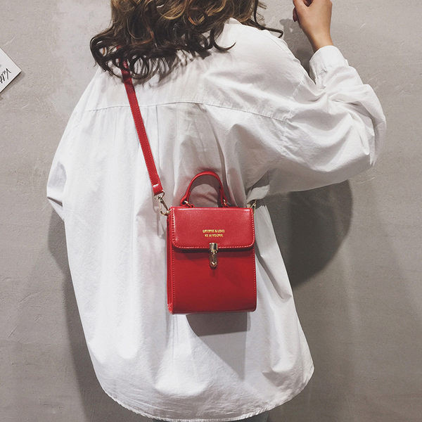 Geanta de dama din piele cu inchidere metalica si doua manere