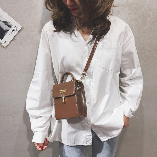 Geanta de dama din piele cu inchidere metalica si doua manere