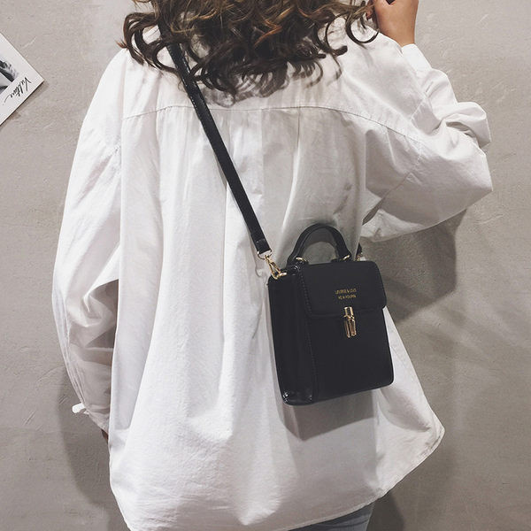 Geanta de dama din piele cu inchidere metalica si doua manere