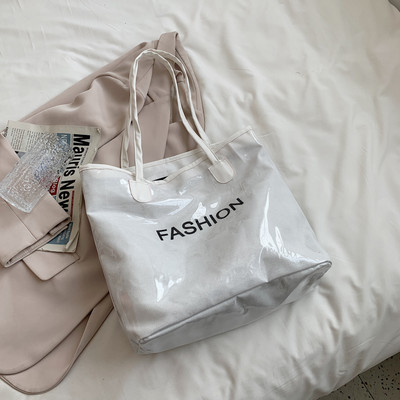 Lakota sieviešu plecu soma ar uzrakstu