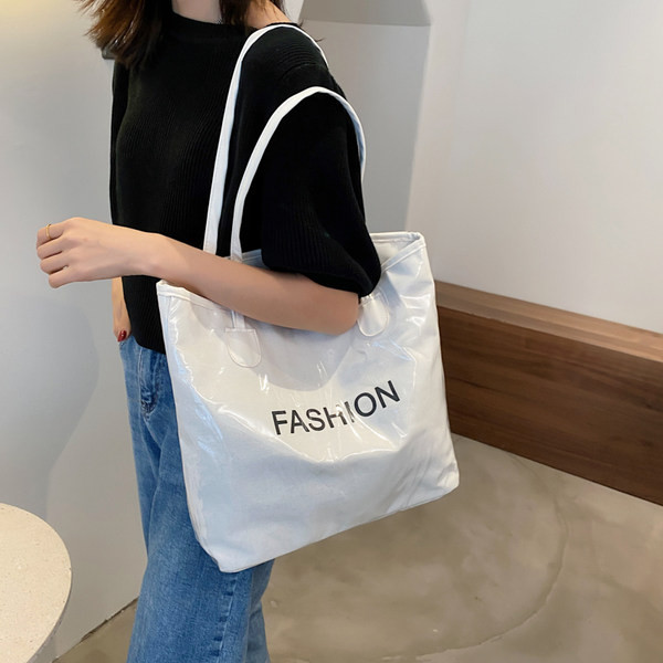 Lakota sieviešu plecu soma ar uzrakstu