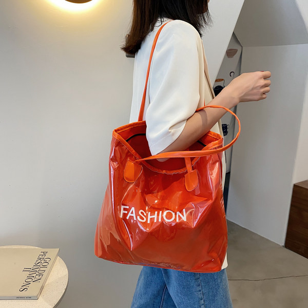 Lakota sieviešu plecu soma ar uzrakstu