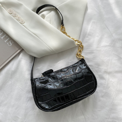 Γυναικεία έκο δερμάτινη τσάντα με μεταλλική αλυσίδα