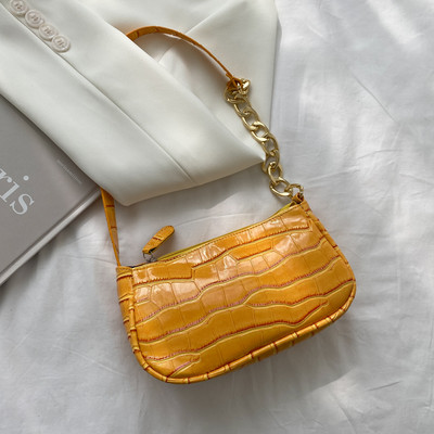 Γυναικεία έκο δερμάτινη τσάντα με μεταλλική αλυσίδα