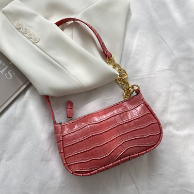 Γυναικεία έκο δερμάτινη τσάντα με μεταλλική αλυσίδα