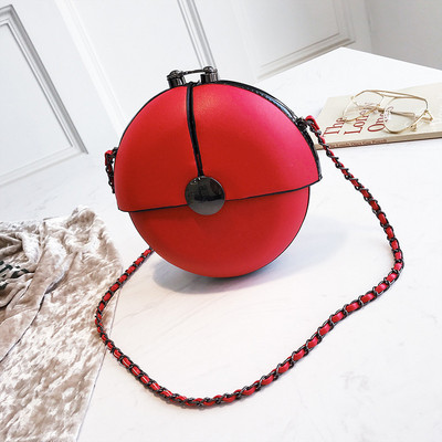 Γυναικεία στρογγυλή τσάντα με μεταλλική στερέωση