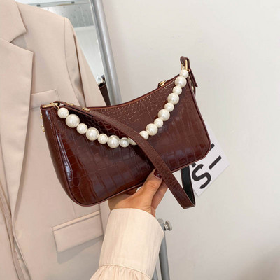 Sieviešu ādas soma ar īsu pērļu rokturi