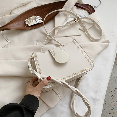 Sieviešu soma ar izšuvumu un metāla aizdari