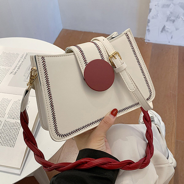 Sieviešu soma ar izšuvumu un metāla aizdari