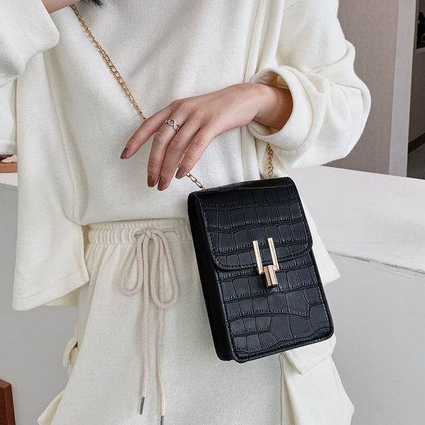 Γυναικεία ΄εκο δερμάτινη τσάντα με μακριά αλυσίδα και μεταλλικό κούμπωμα