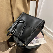 Γυναικεία τσάντα  με μακριά λαβή