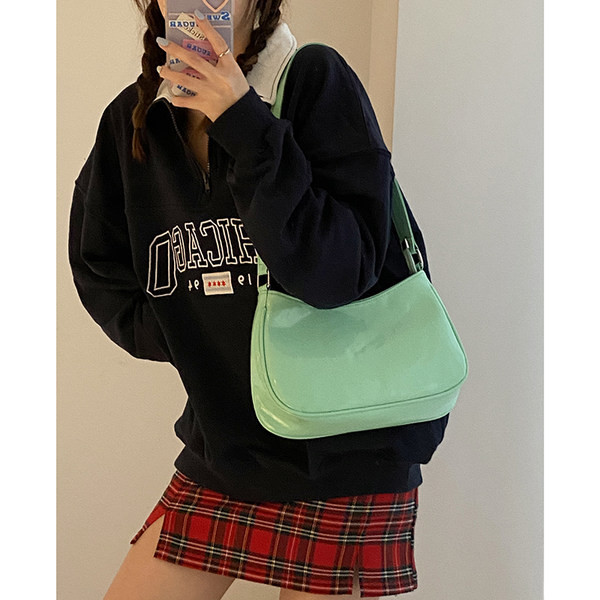 Geantă de umăr de damă modernă din piele lăcuită