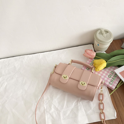 Jauna modeļa sieviešu soma ar metāla aizdari