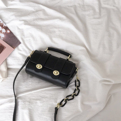 Jauna modeļa sieviešu soma ar metāla aizdari