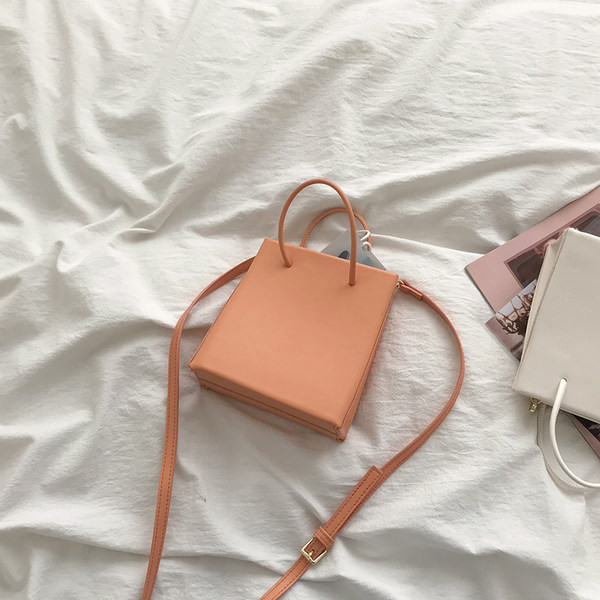 Γυναικεία τσάντα νέο μοντέλου από οικολογικό δέρμα με δύο λαβές σε διάφορα χρώματα 