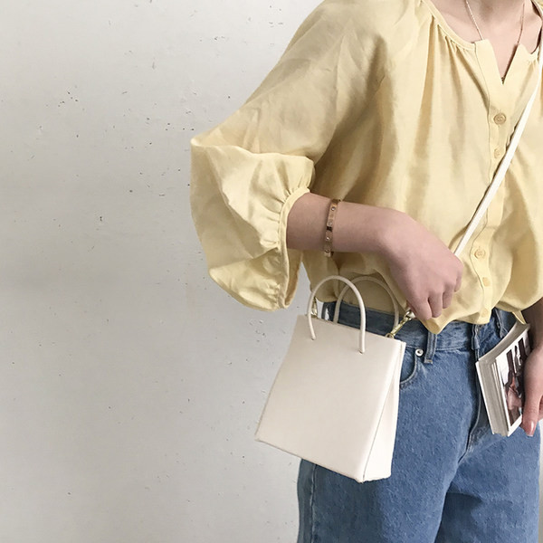 Γυναικεία τσάντα νέο μοντέλου από οικολογικό δέρμα με δύο λαβές σε διάφορα χρώματα 