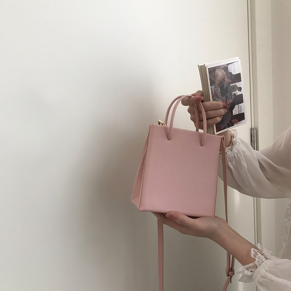 Γυναικεία τσάντα νέο μοντέλου από οικολογικό δέρμα με δύο λαβές σε διάφορα χρώματα 