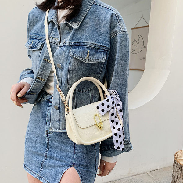 Καθημερινή τσάντα με διακόσμηση με πουά κορδέλα