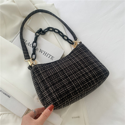 Γυναικεία τσάντα με αλυσίδα και φερμουάρ