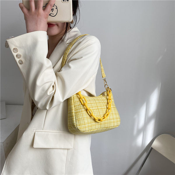 Γυναικεία τσάντα με αλυσίδα και φερμουάρ