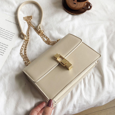 Geanta de dama cu inchidere metalica din imitatie de piele