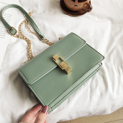 Geanta de dama cu inchidere metalica din imitatie de piele