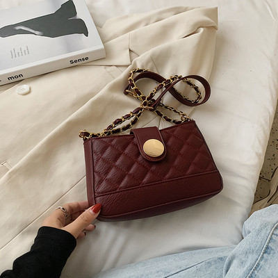 Γυναικεία έκο  δερμάτινη τσάντα με κουμπιά