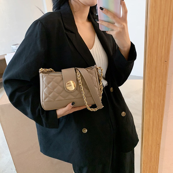 Γυναικεία έκο  δερμάτινη τσάντα με κουμπιά