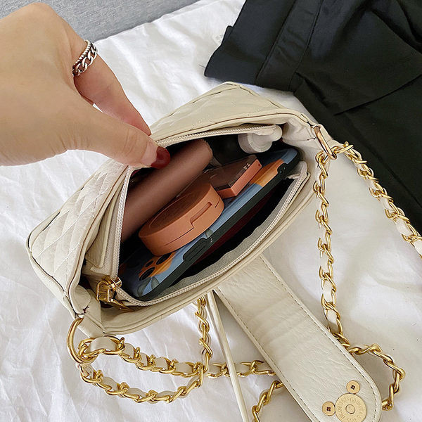 Γυναικεία έκο  δερμάτινη τσάντα με κουμπιά