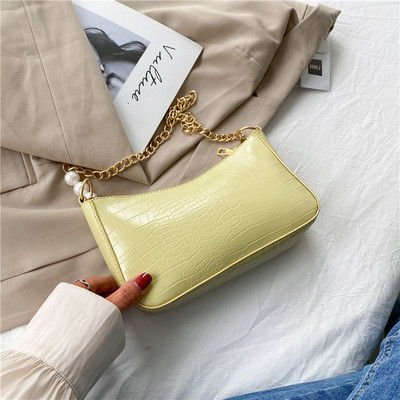 Γυναικεία έκο δερμάτινη τσάντα με μεταλλική αλυσίδα και πέρλες