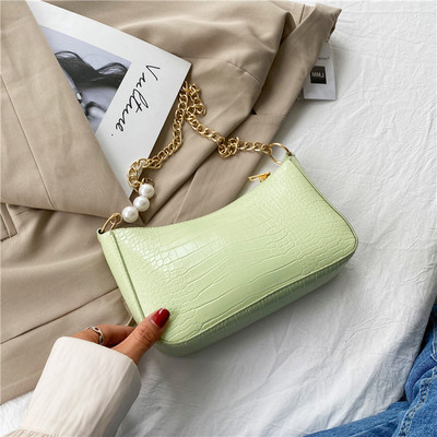 Γυναικεία έκο δερμάτινη τσάντα με μεταλλική αλυσίδα και πέρλες